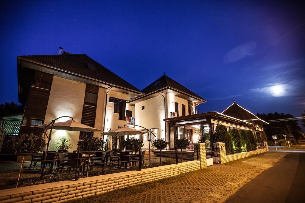 Hotel Diana Siofok Exterior photo